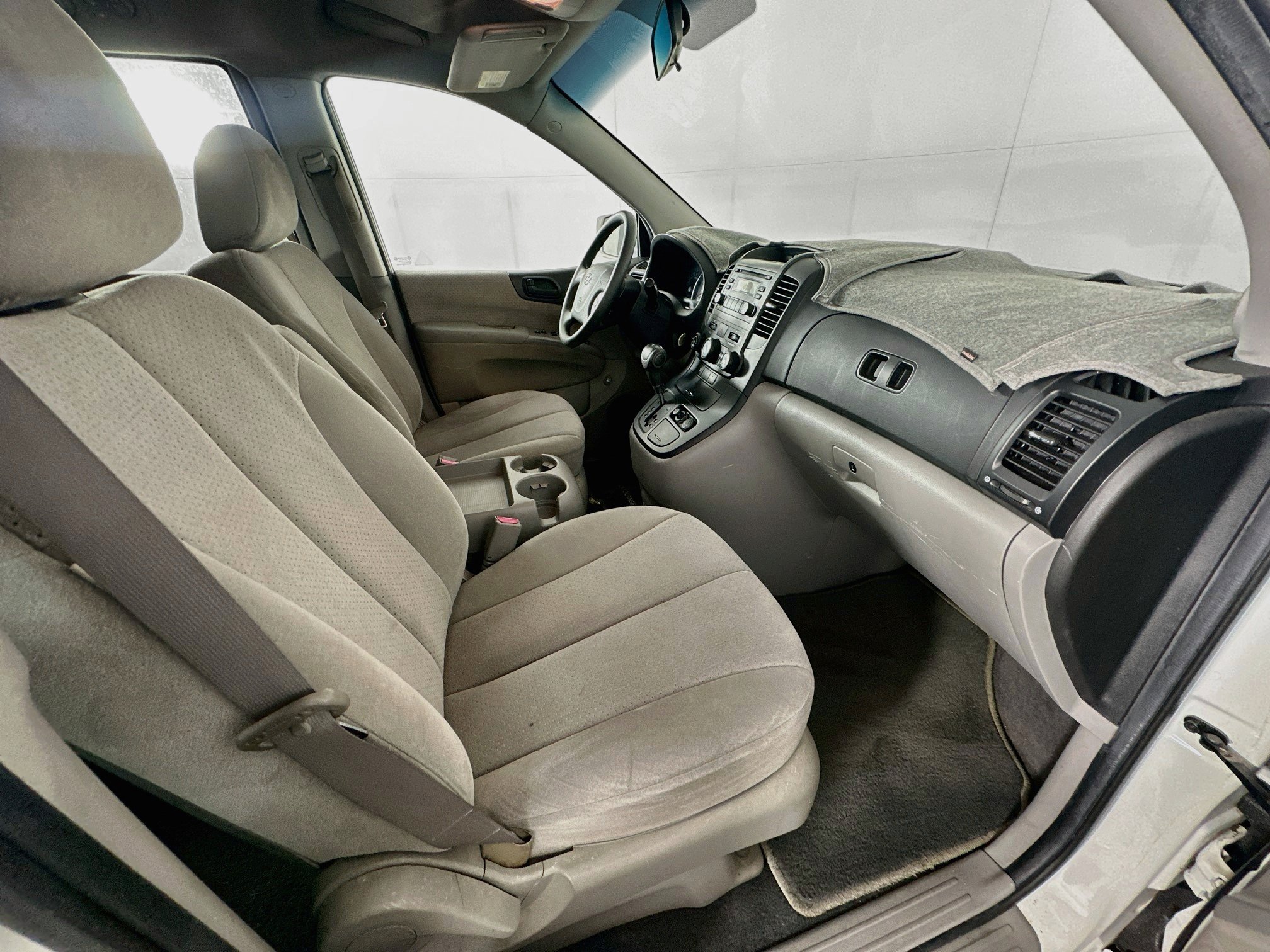 Used 2008 Hyundai Entourage GLS FWD image 27