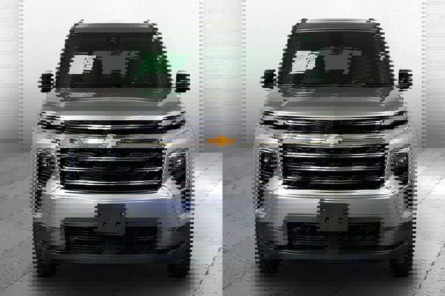 Used 2024 Chevrolet Traverse LT image 2