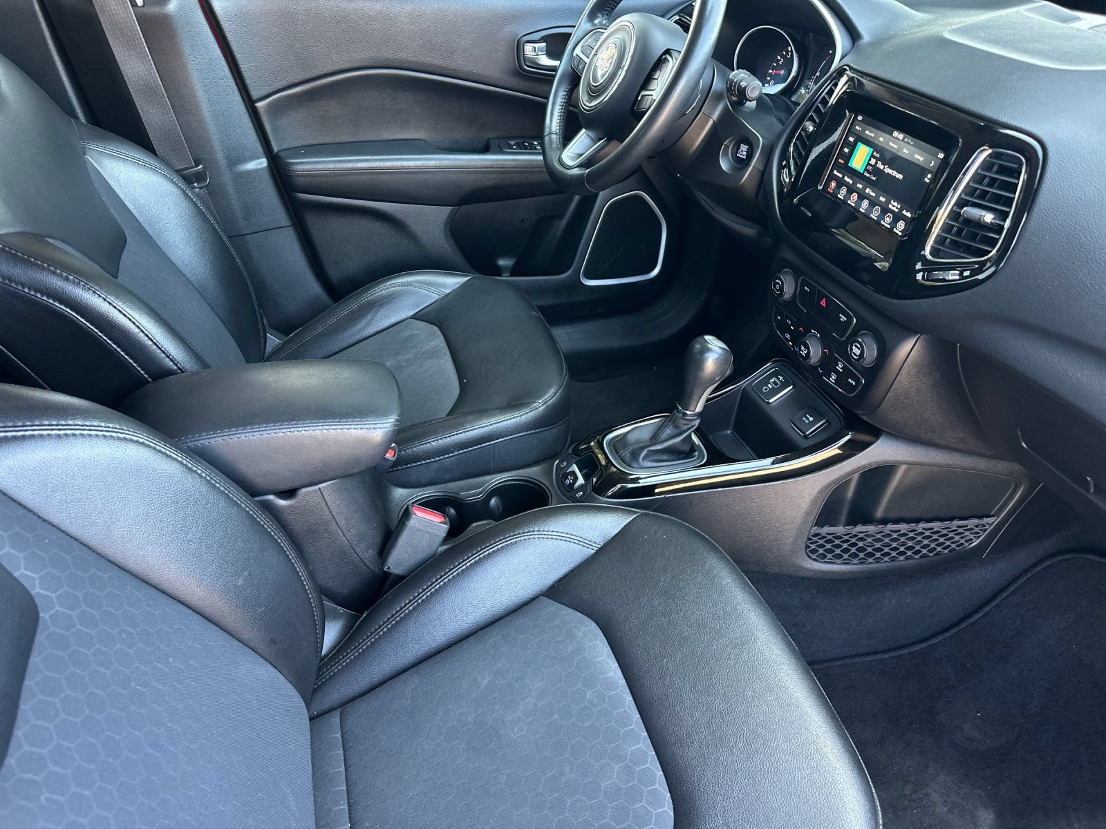 Used 2019 Jeep Compass Latitude FWD image 16