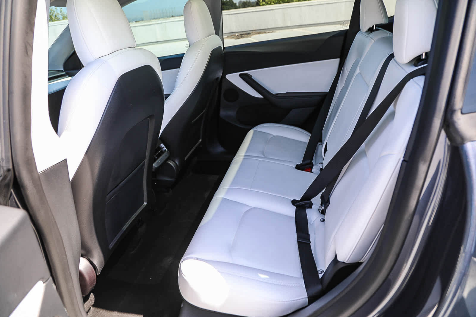 Used 2021 Tesla Model Y Long Range image 18