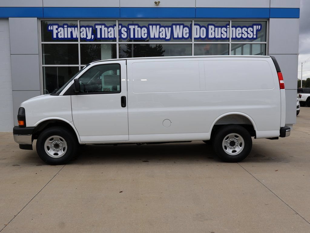 New 2025 GMC Savana 2500 w/ Enhanced Convenience Package RWD image 7
