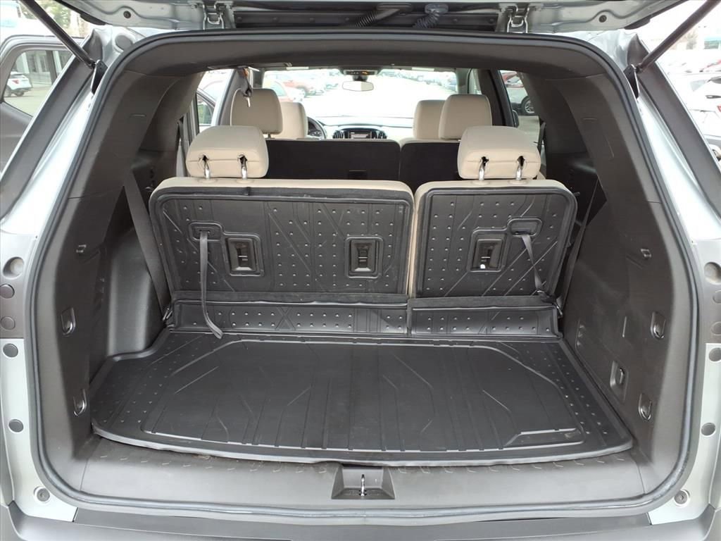 Used 2023 Chevrolet Traverse LS image 14
