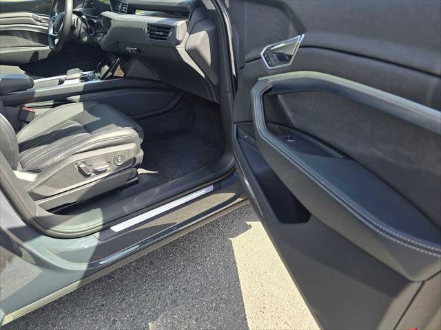 Used 2024 Audi Q8 e-tron Prestige w/ Prestige Package image 10