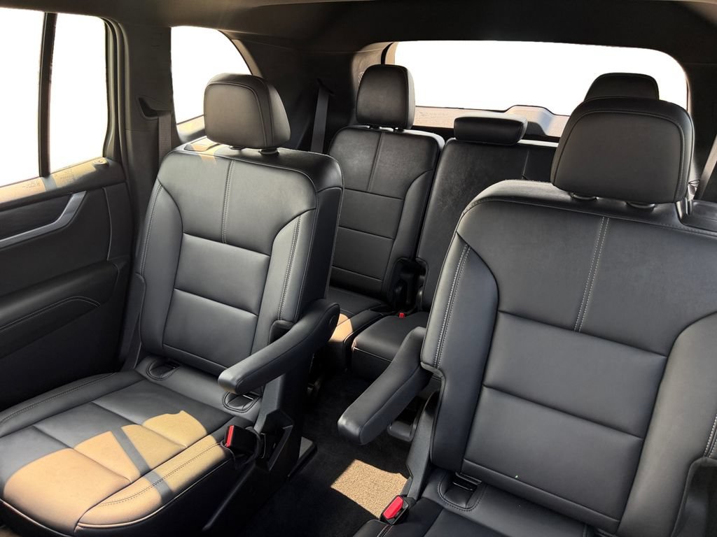 Used 2024 GMC Acadia Elevation w/ Black Edition FWD image 17