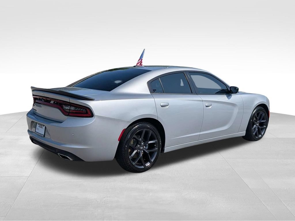 Used 2022 Dodge Charger SXT w/ Blacktop Package RWD image 4