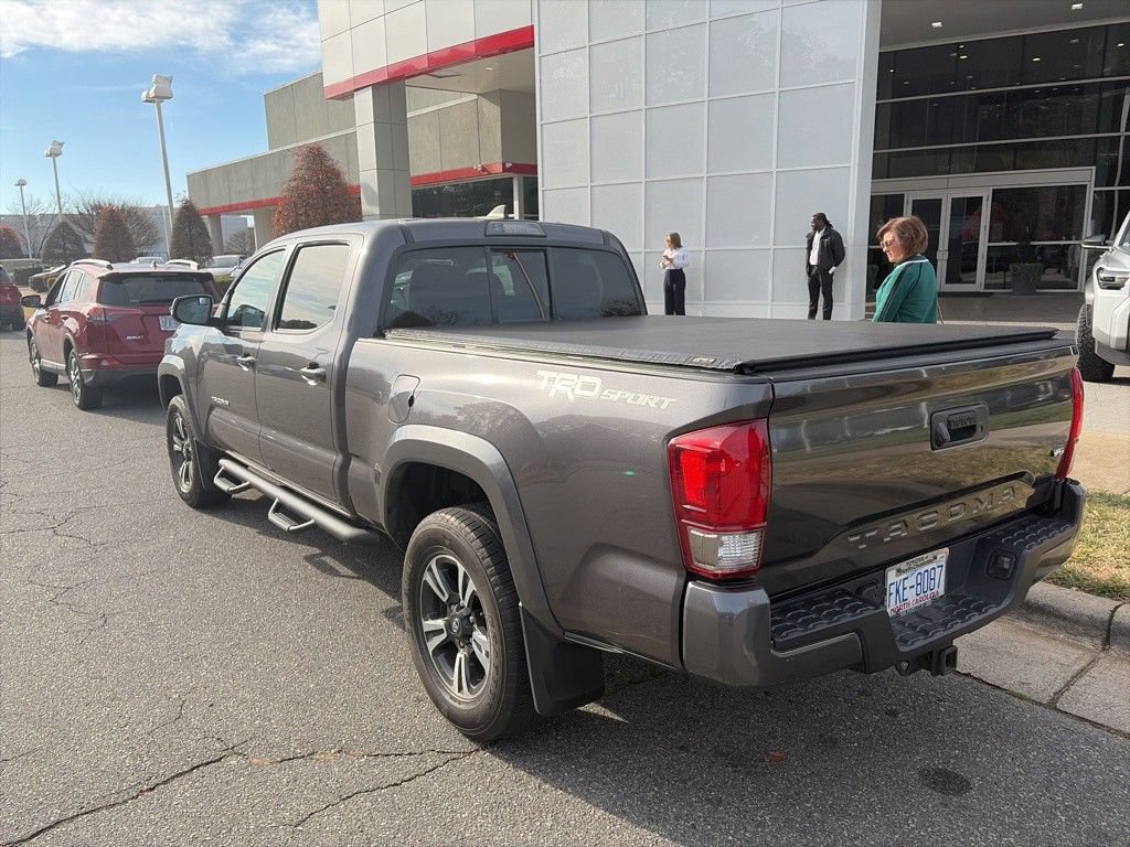 Used 2016 Toyota Tacoma TRD Sport w/ Towing Package RWD image 4