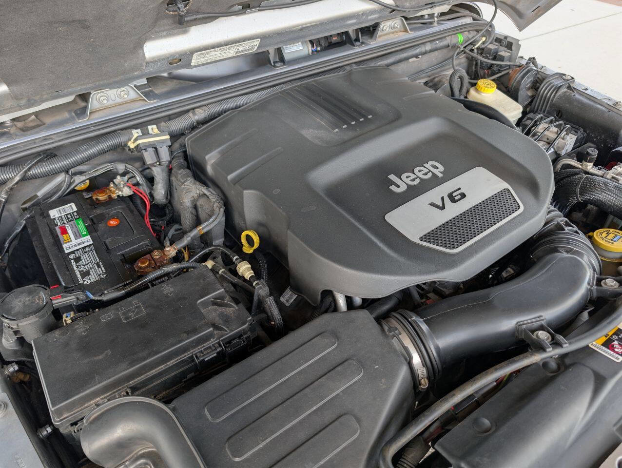 Used 2014 Jeep Wrangler Unlimited Sahara w/ Connectivity Group image 25