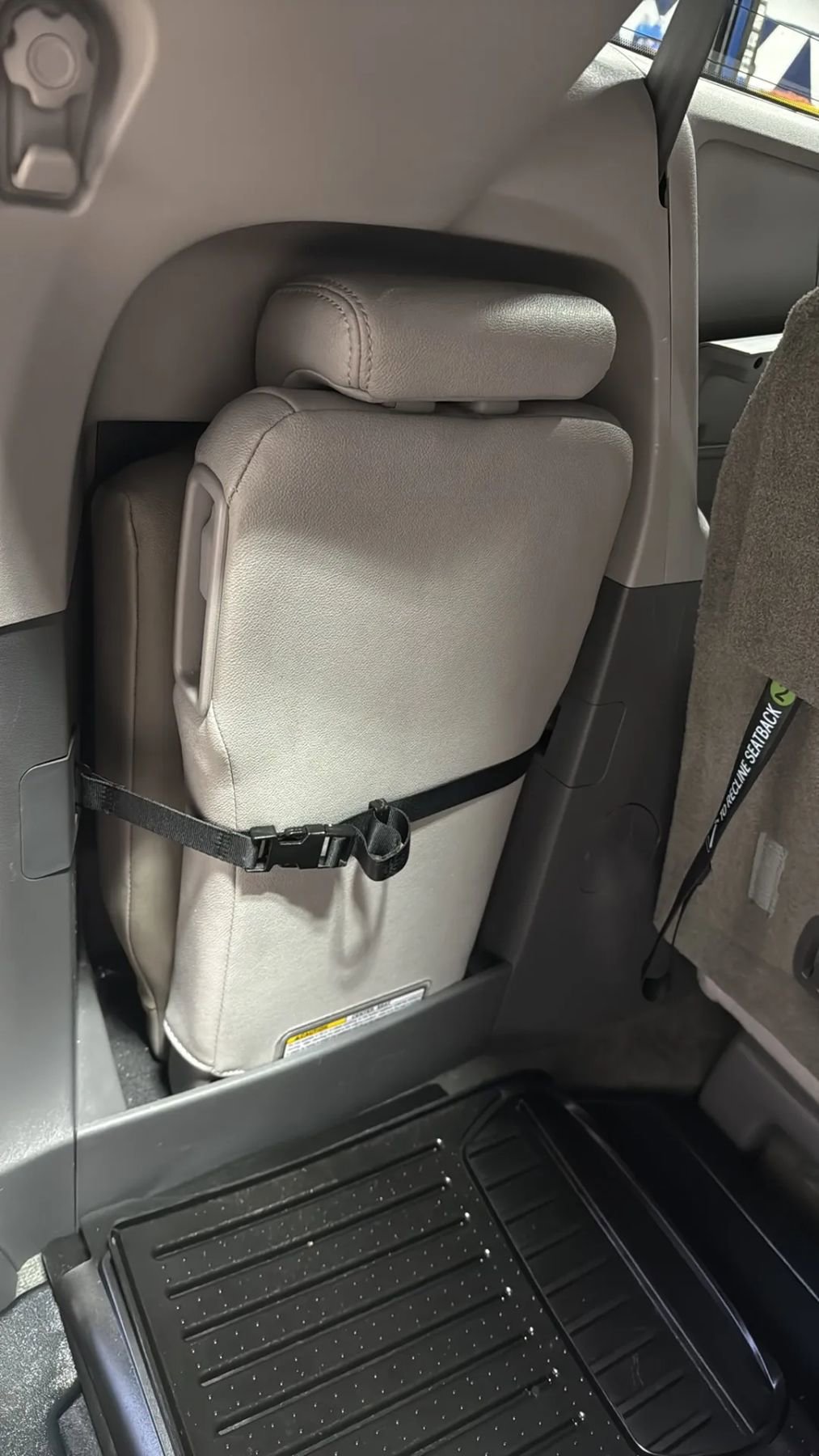 Used 2017 Toyota Sienna XLE w/ XLE Navigation Package FWD image 14