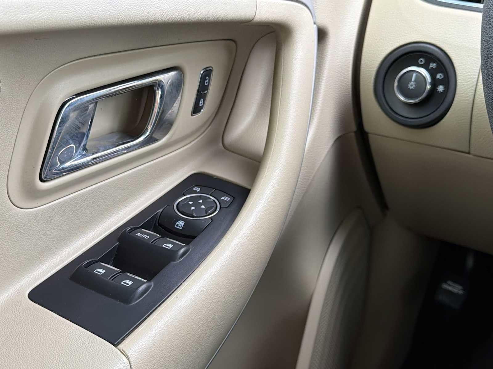 Used 2018 Ford Taurus SE image 18