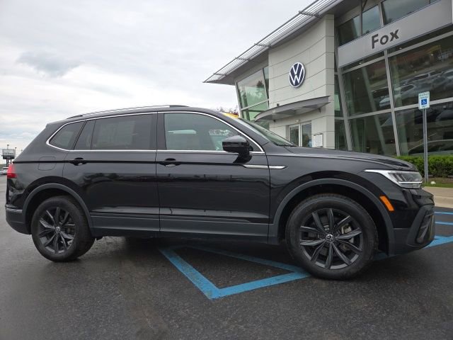 Used 2024 Volkswagen Tiguan SE w/ Panoramic Sunroof Package AWD/4WD image 1