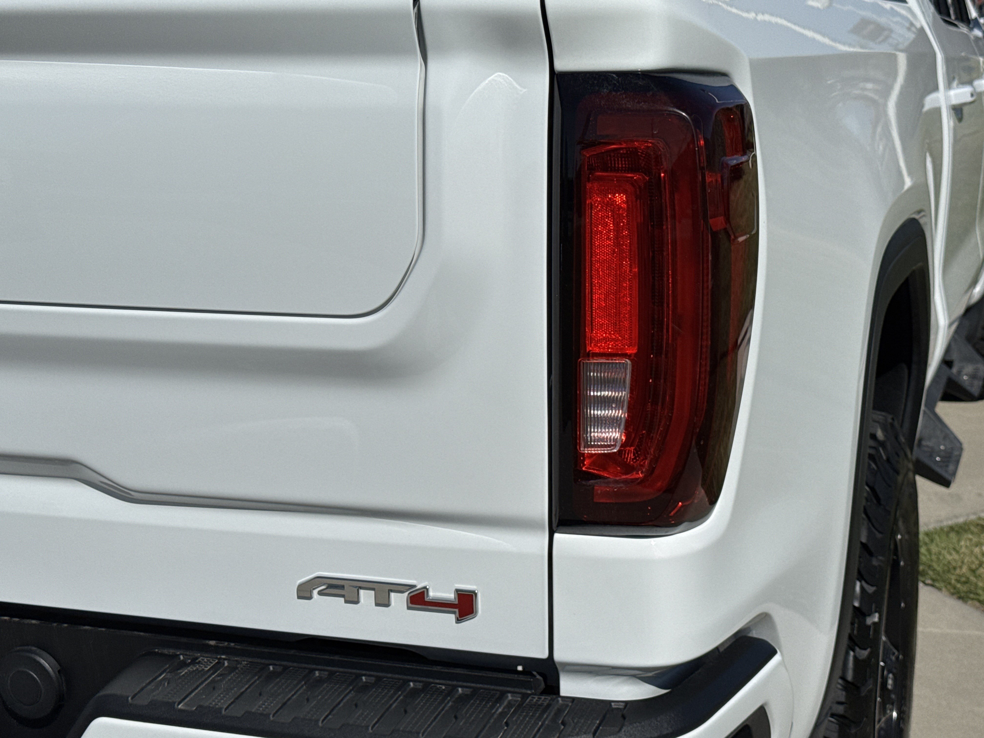 Used 2021 GMC Sierra 1500 AT4 w/ AT4 Preferred Package AWD/4WD image 11