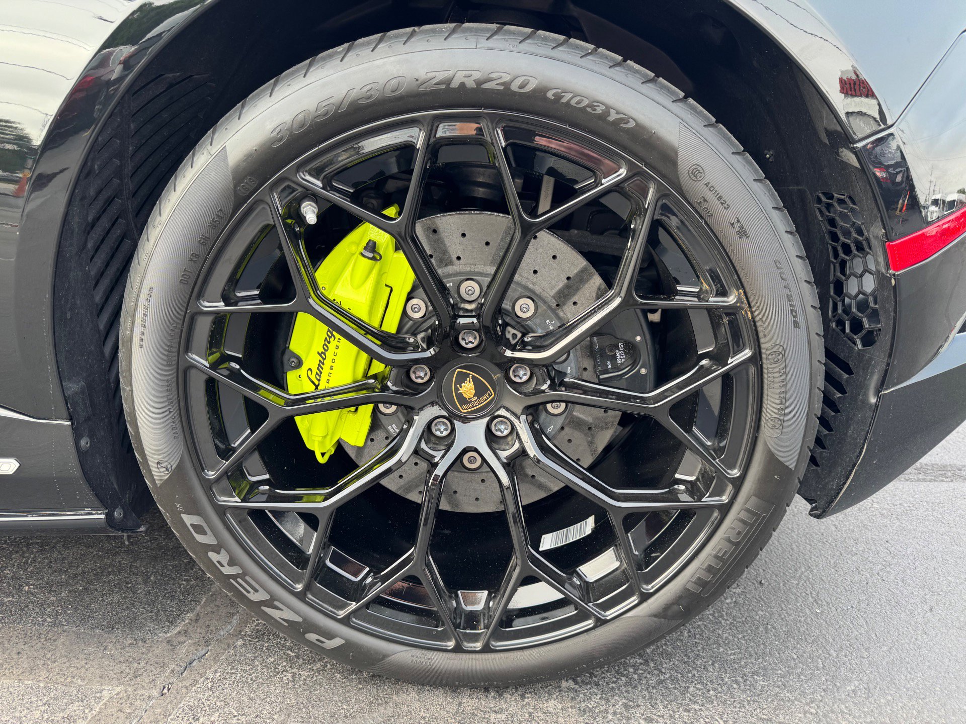 Used 2020 Lamborghini Huracan EVO image 25