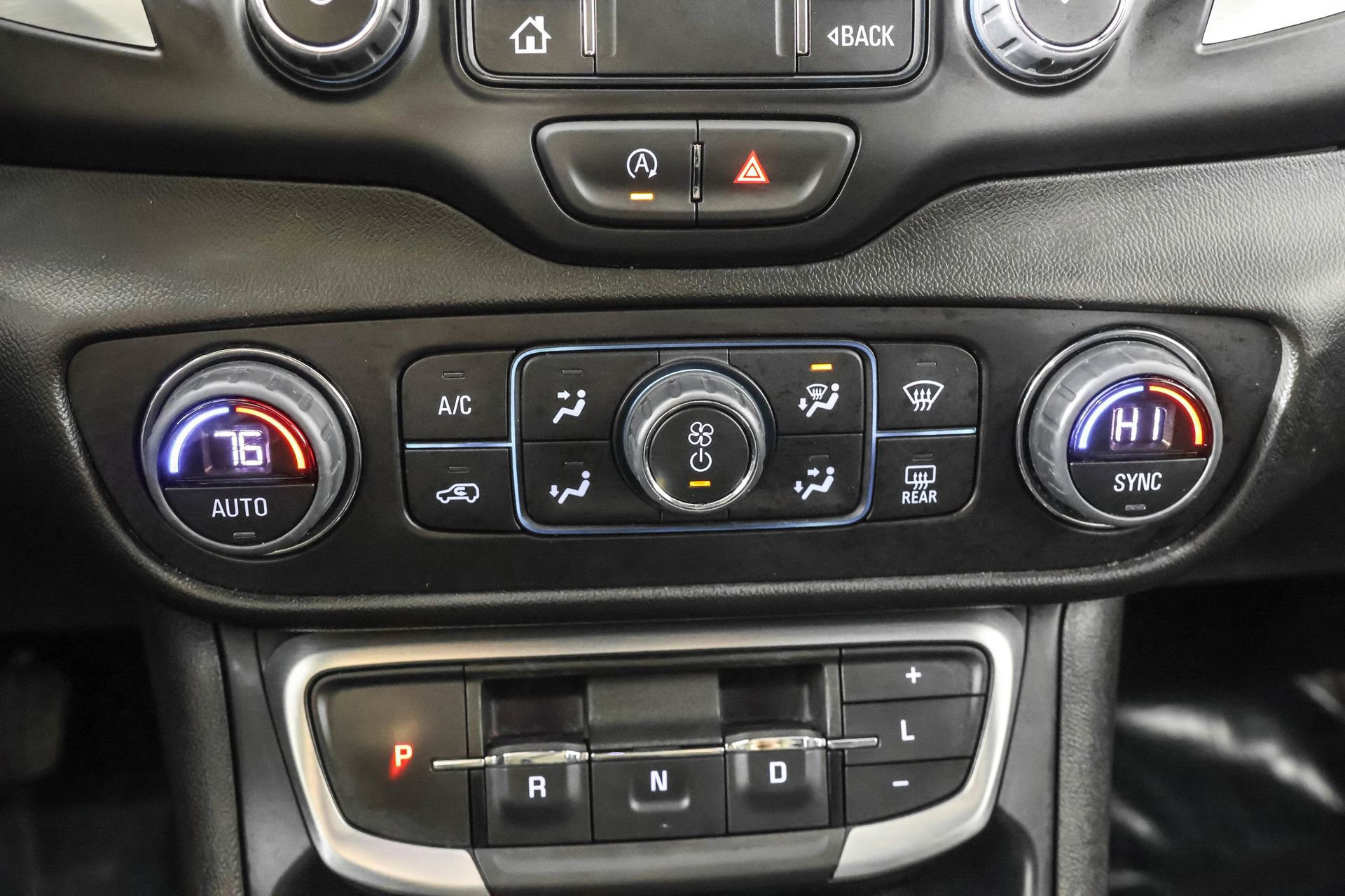 Used 2023 GMC Terrain SLT image 31