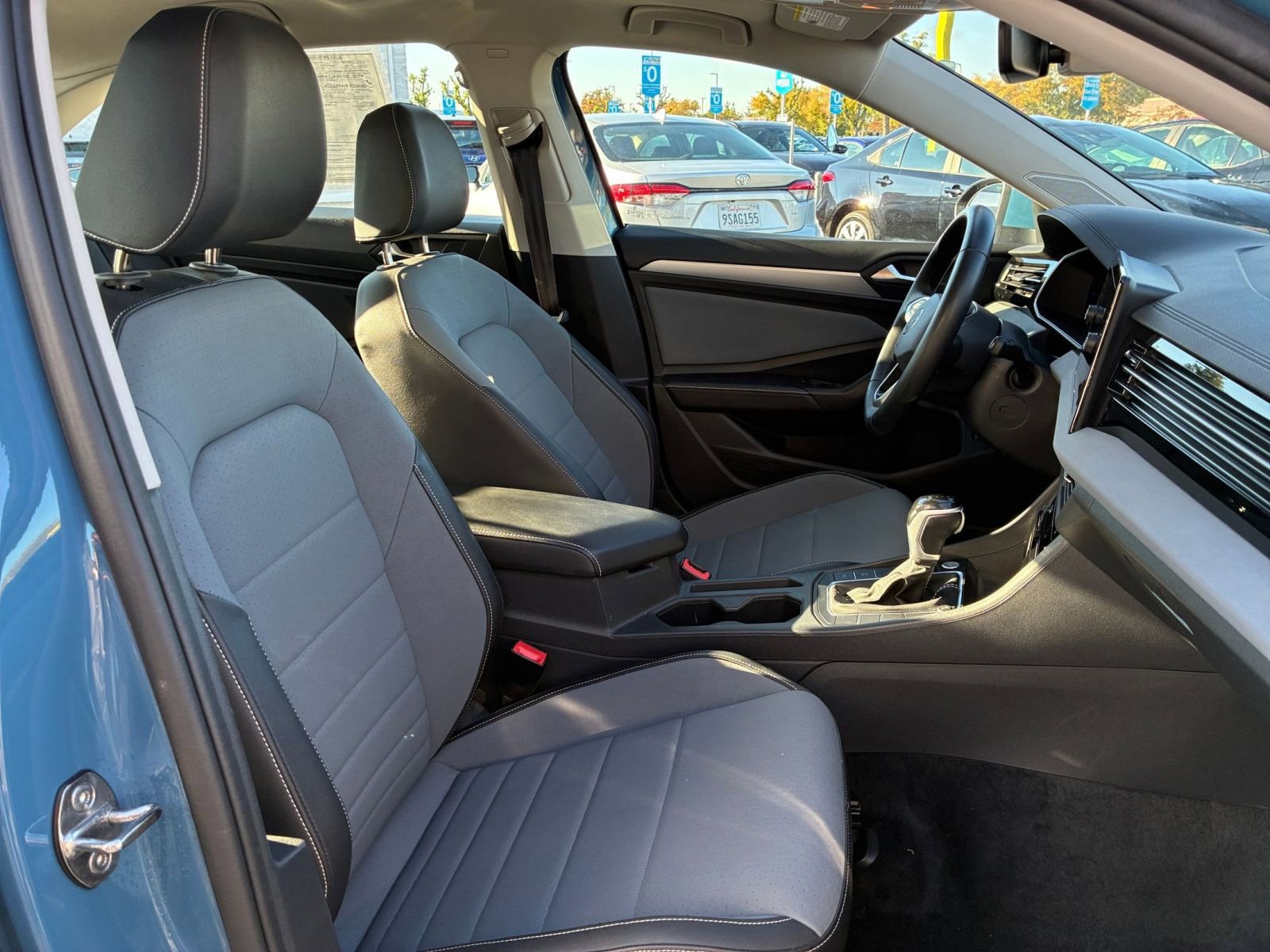 Used 2025 Volkswagen Jetta SE image 35