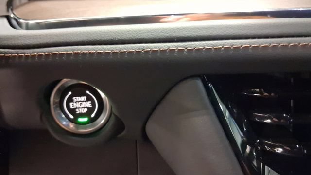 Used 2025 Chevrolet Tahoe High Country AWD/4WD image 31