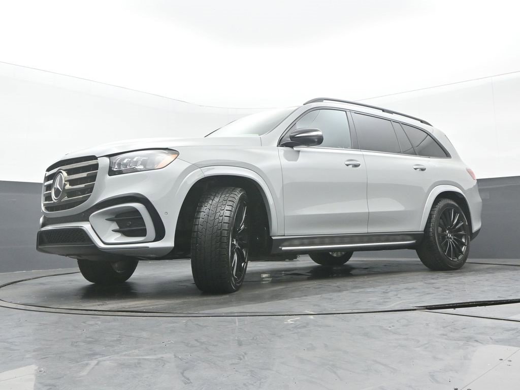 Used 2024 Mercedes-Benz GLS 580 4MATIC image 32