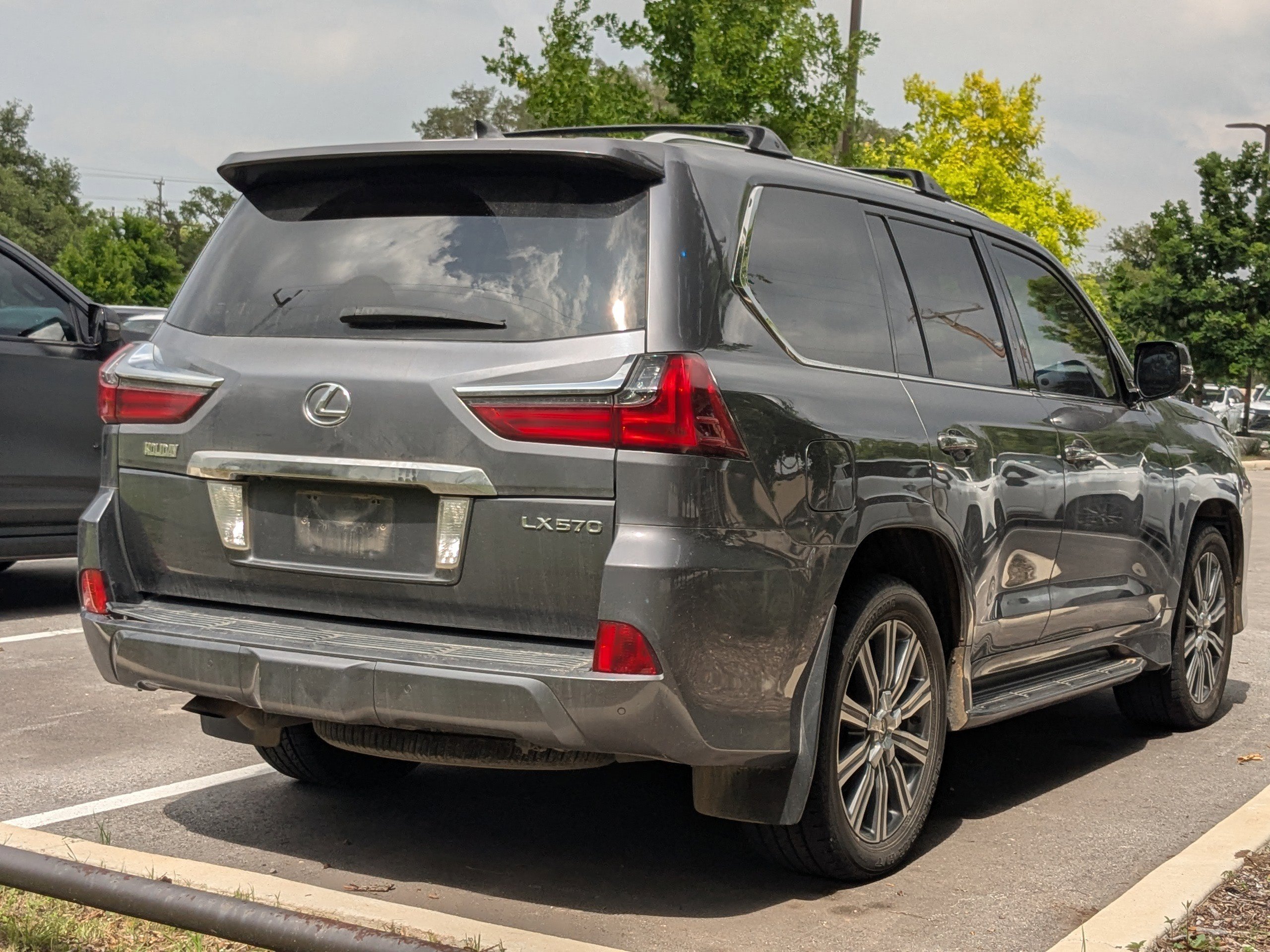 Used 2017 Lexus LX 570 4WD w/ Luxury Package image 6