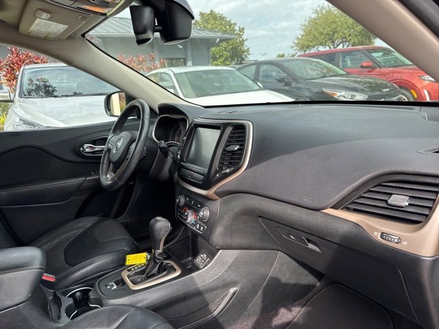 Used 2016 Jeep Cherokee Latitude w/ Comfort/Convenience Group image 9