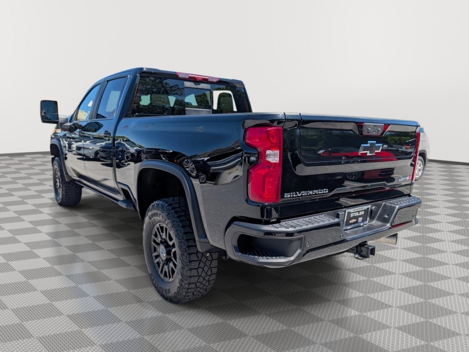 Used 2024 Chevrolet Silverado 2500 ZR2 w/ Technology Package AWD/4WD image 3