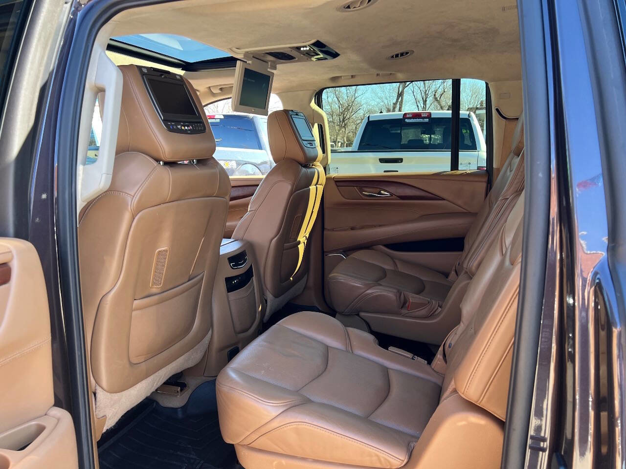 Used 2015 Cadillac Escalade ESV Platinum AWD/4WD image 19