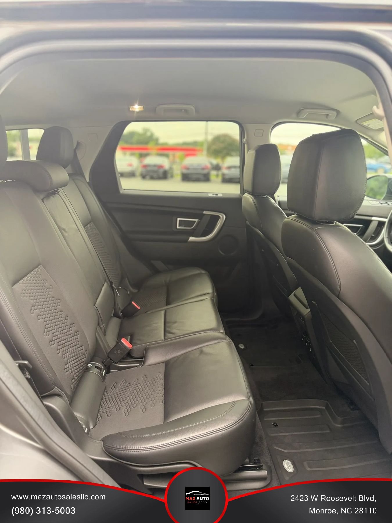 Used 2018 Land Rover Discovery Sport SE AWD/4WD image 17