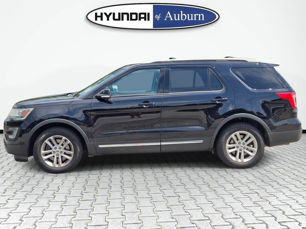 Used 2017 Ford Explorer XLT w/ Equipment Group 202A FWD image 9