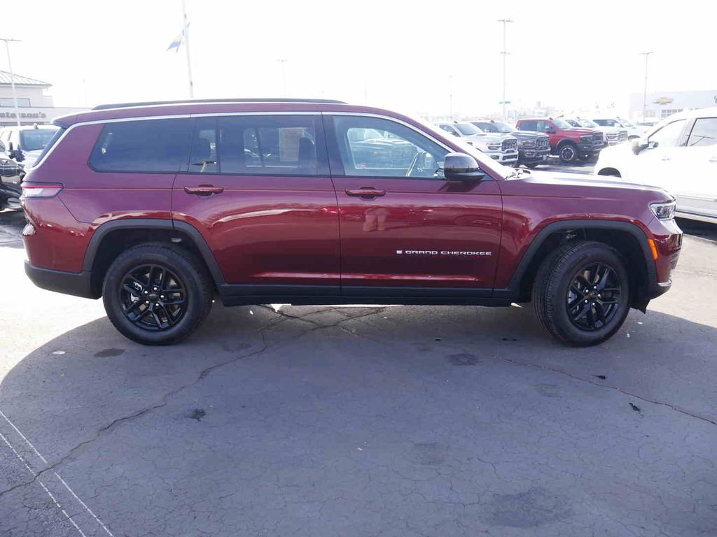 Used 2025 Jeep Grand Cherokee L Laredo w/ Trailer Tow Package image 21