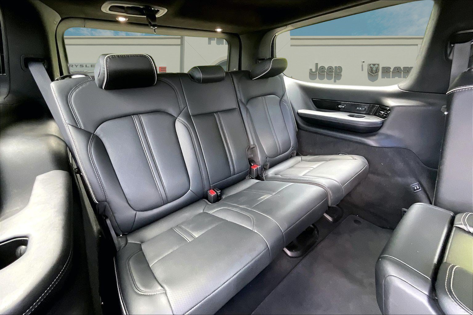 Certified 2025 Jeep Grand Wagoneer Series II Obsidian w/ Quick Order Packagew 28T AWD/4WD image 27