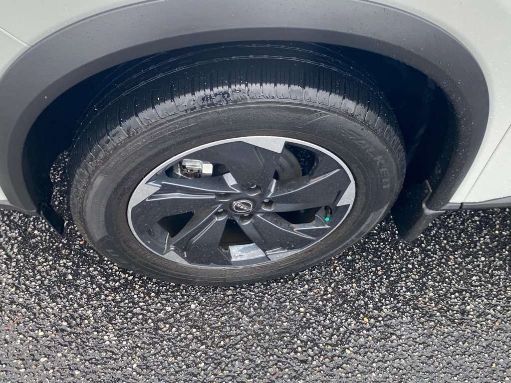 Used 2024 Nissan Rogue SV image 16