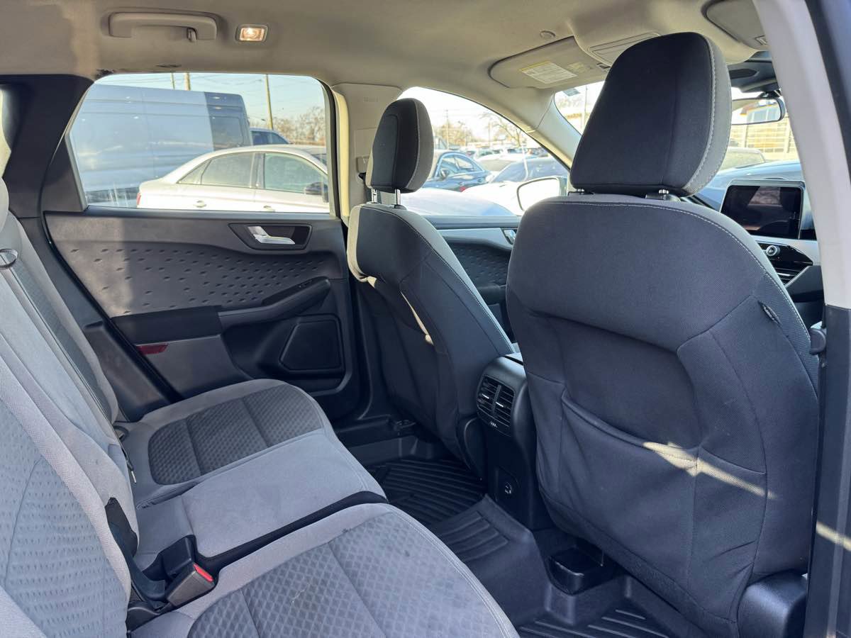 Used 2020 Ford Escape SE image 30
