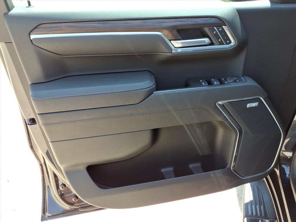 New 2026 GMC Sierra 1500 SLT image 16