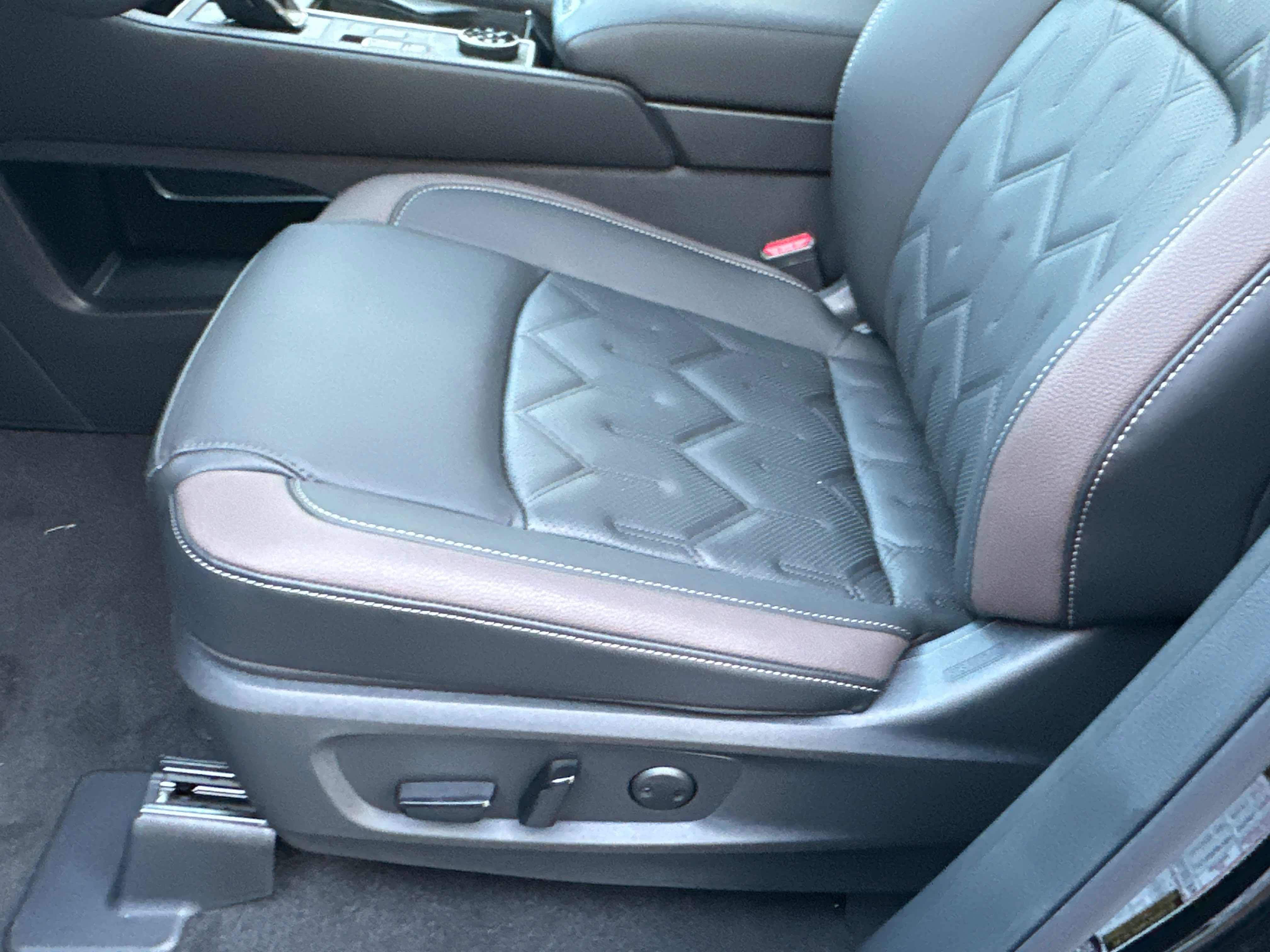 New 2026 Nissan Pathfinder Platinum AWD/4WD image 23