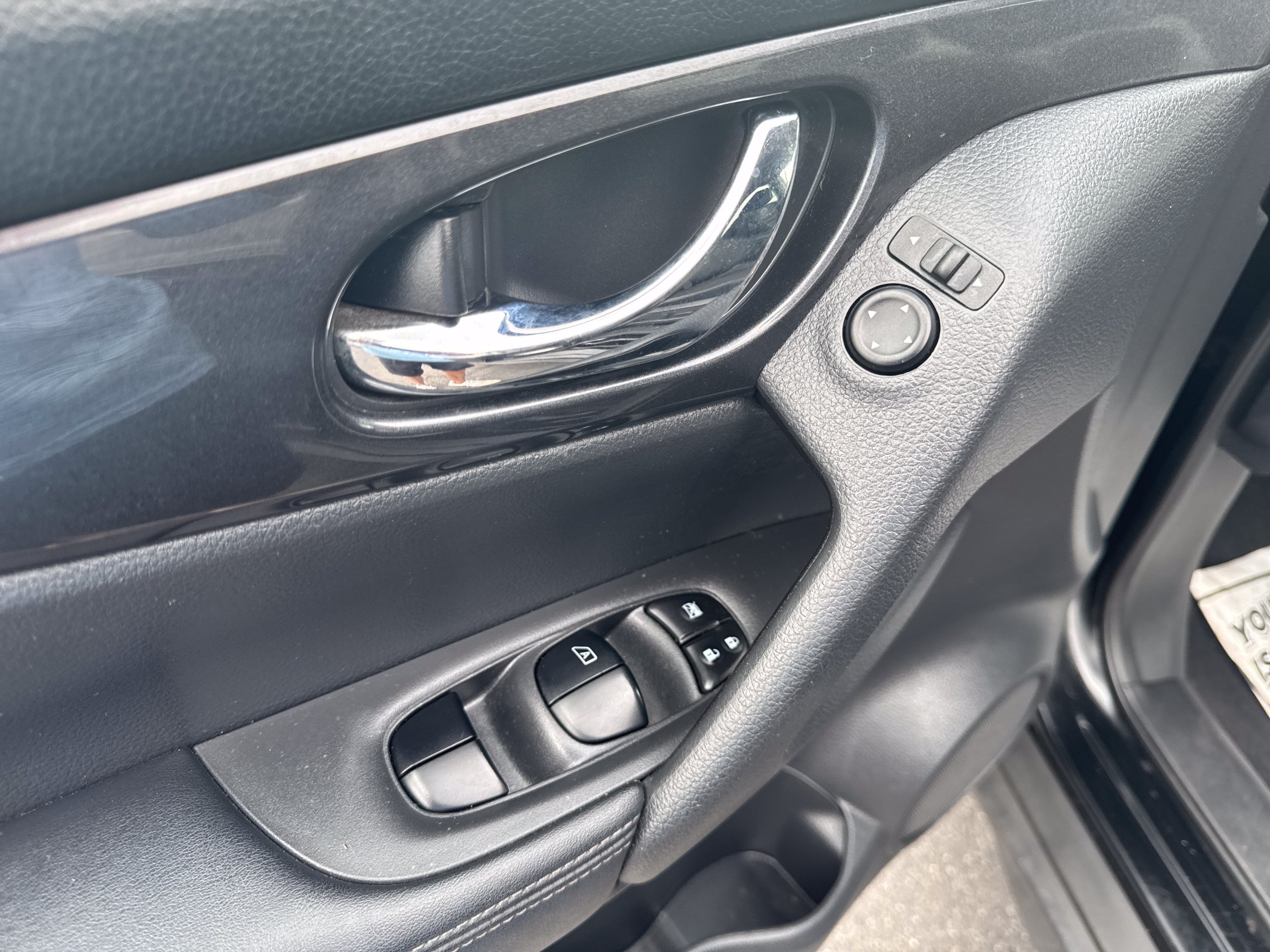 Used 2019 Nissan Rogue SV AWD/4WD image 12