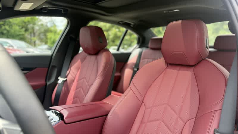 Certified 2025 BMW 530i RWD image 12