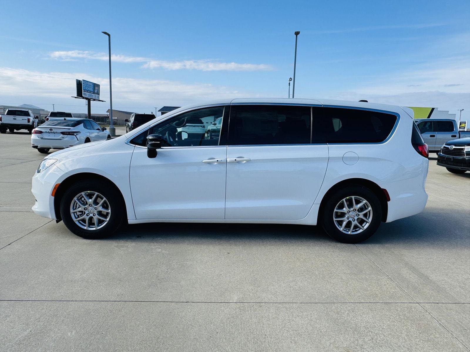 New 2026 Chrysler Voyager LX FWD image 39