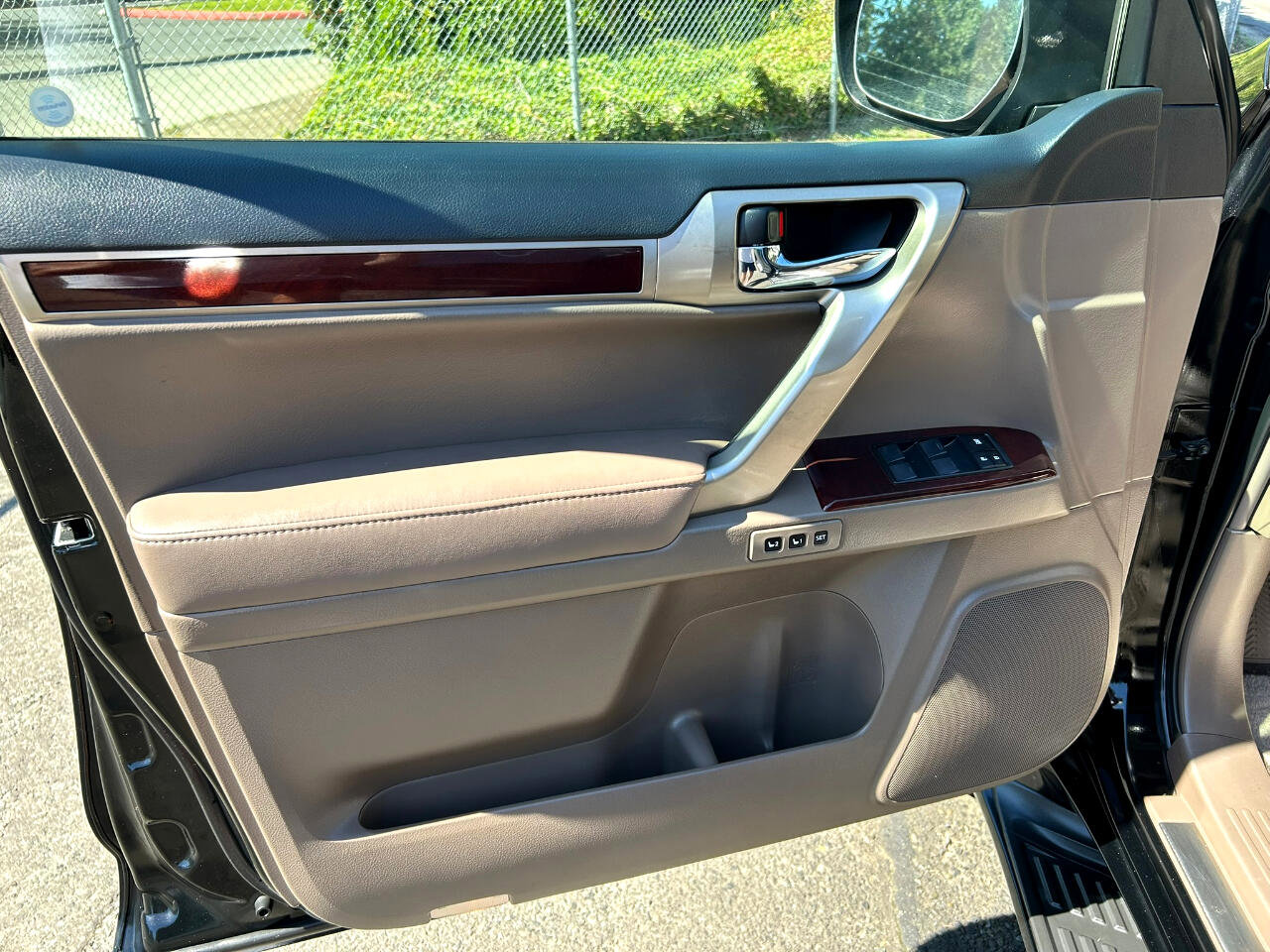 Used 2017 Lexus GX 460 Premium image 13