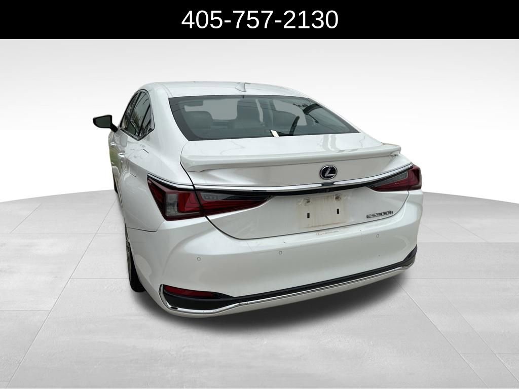 Used 2020 Lexus ES 300h Ultra Luxury w/ Accessory Package 2 image 4