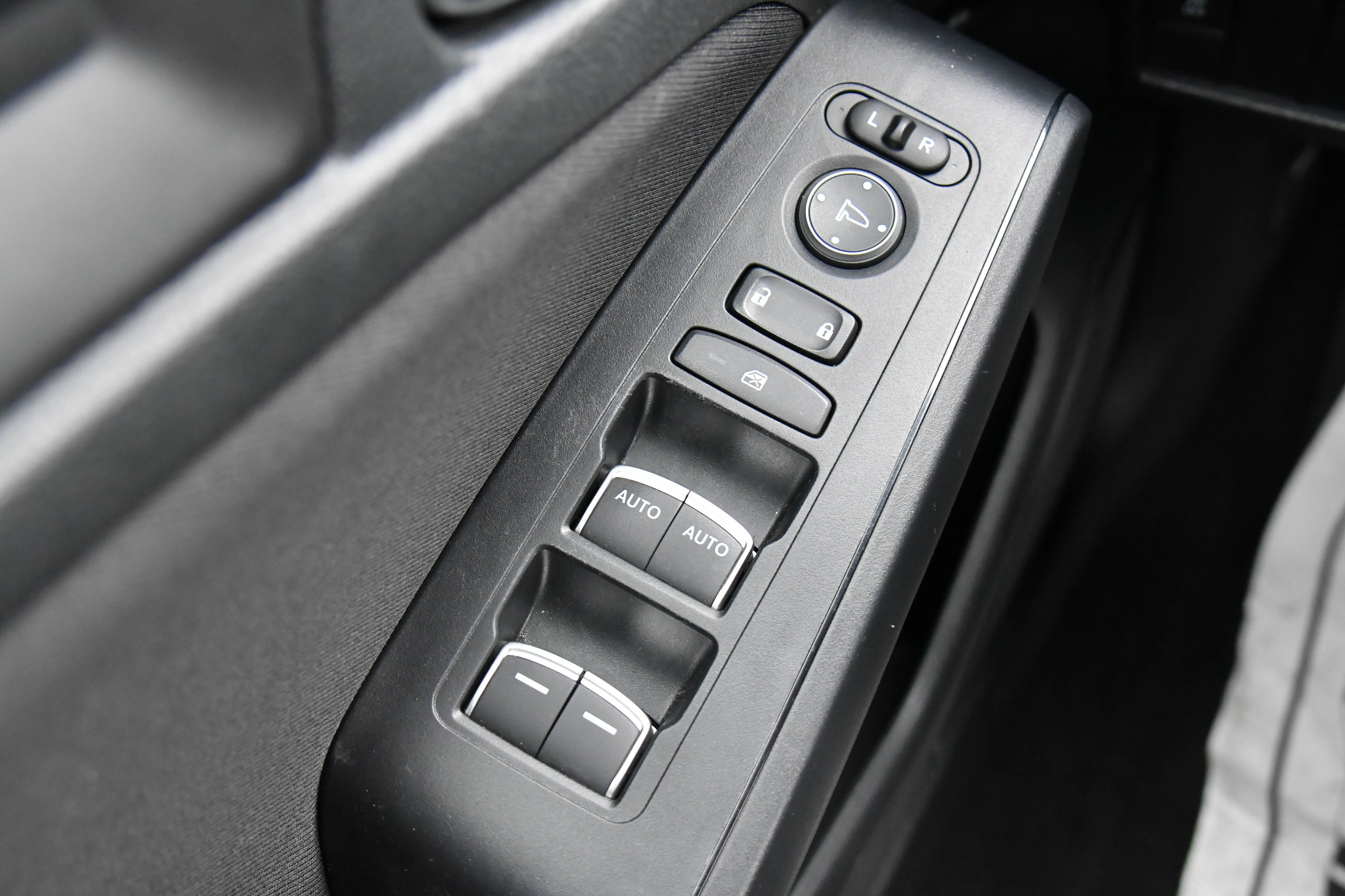 Used 2025 Honda Civic LX image 31