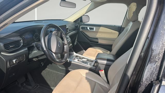 Used 2020 Ford Explorer XLT w/ Equipment Group 202A AWD/4WD image 8