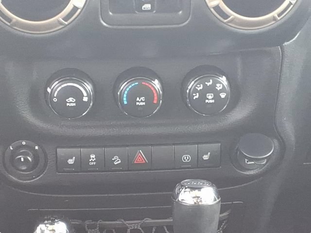 Used 2016 Jeep Wrangler Unlimited Sahara AWD/4WD image 17
