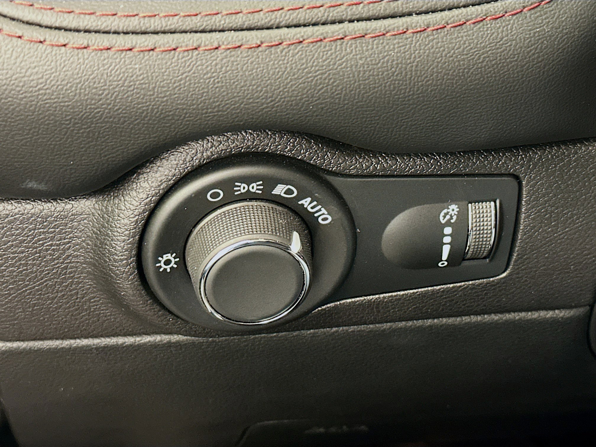 Used 2025 Dodge Durango GT image 17