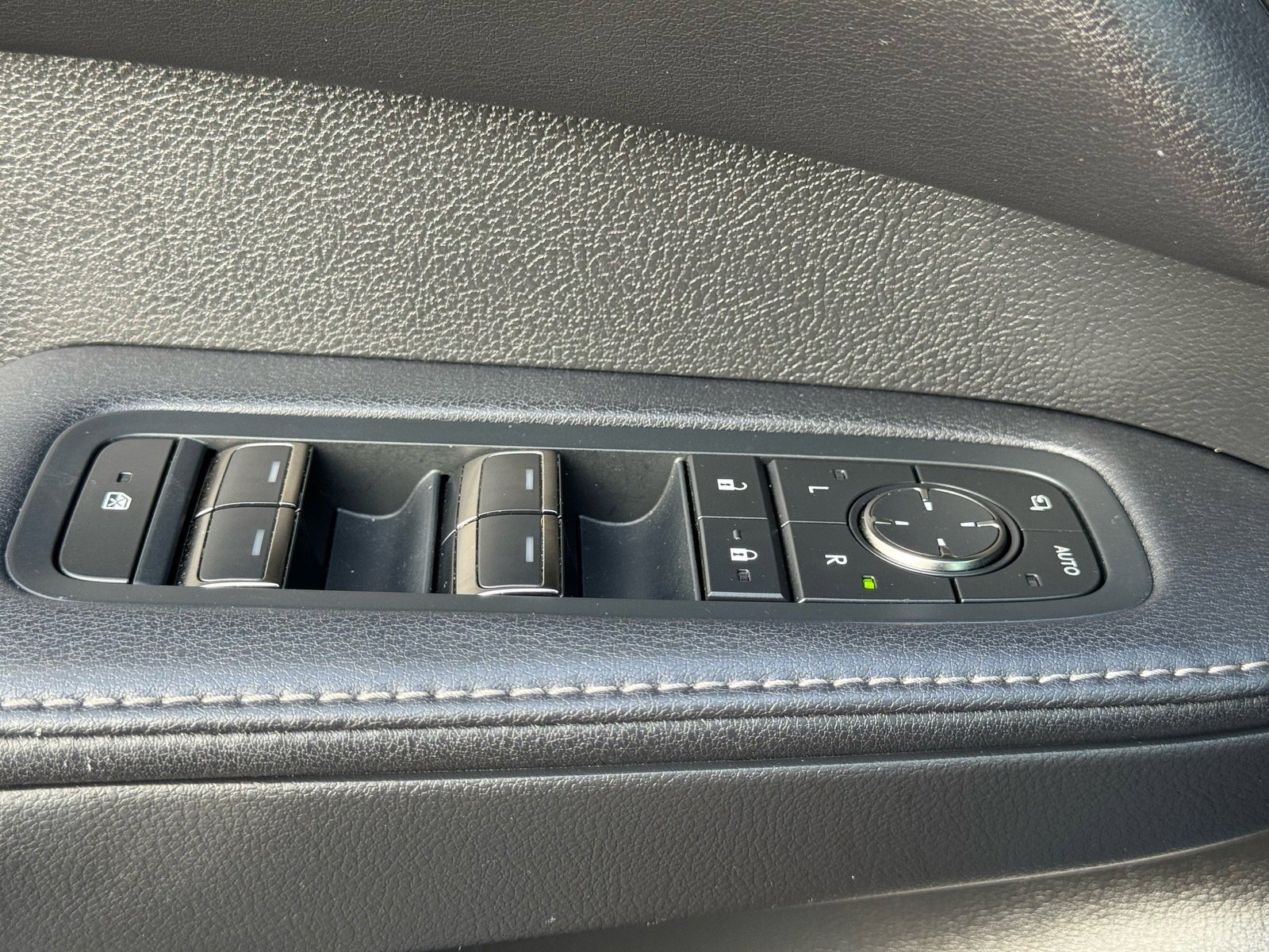 Used 2023 Lexus RX 350h w/ Accessory Package (Z1) image 17