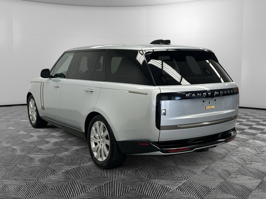 Used 2024 Land Rover Range Rover Long Wheelbase SE AWD/4WD image 3