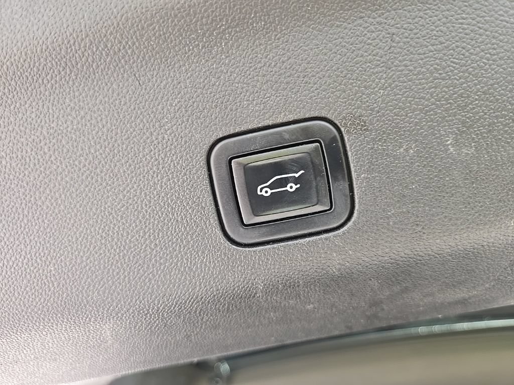 Used 2023 GMC Yukon XL SLT AWD/4WD image 38