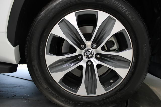 Used 2023 Toyota Highlander XLE image 36