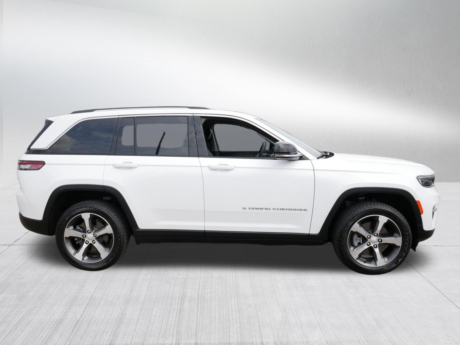 Used 2022 Jeep Grand Cherokee Limited 4xe AWD/4WD image 8