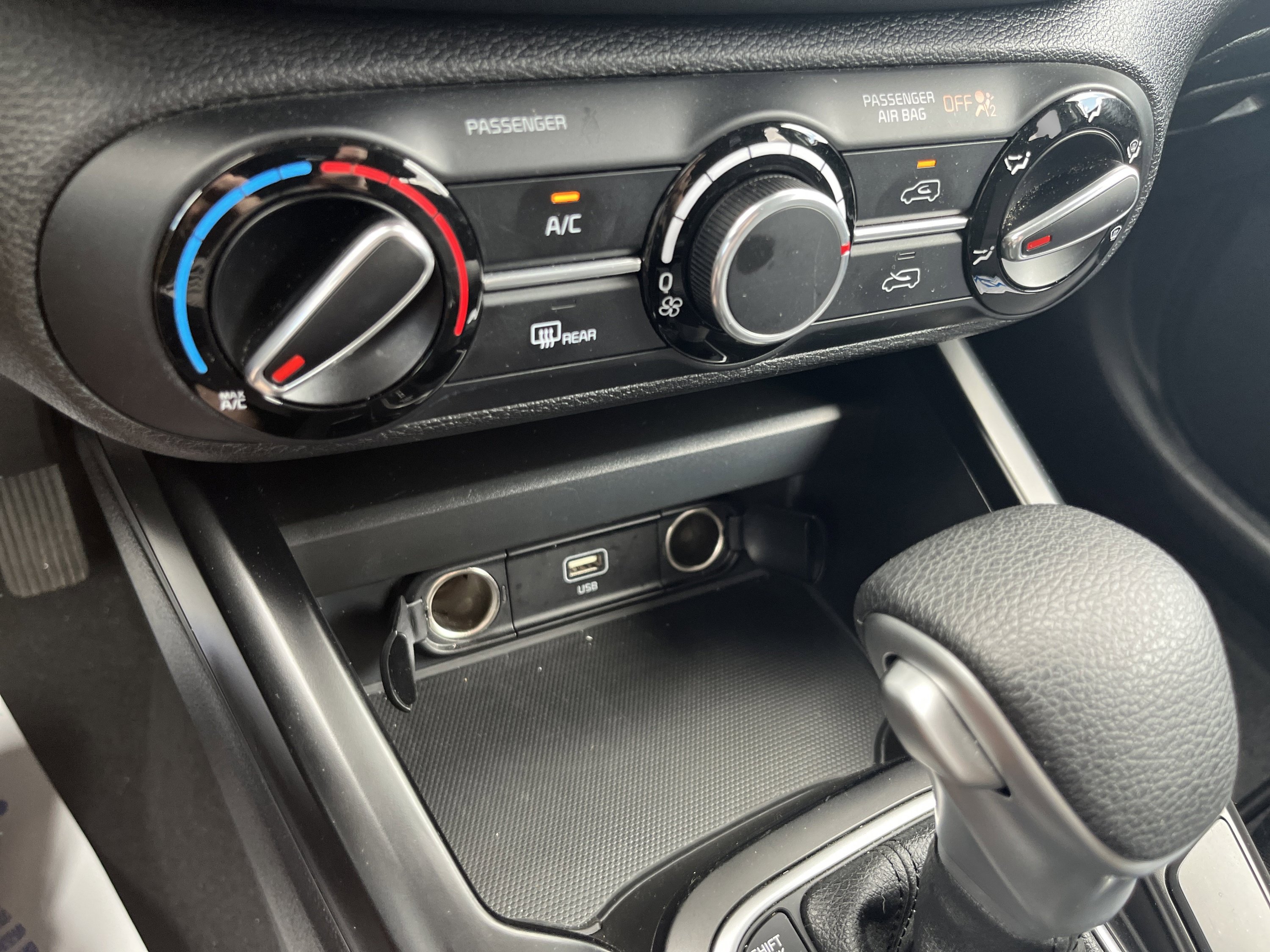 Used 2025 Kia Soul LX w/ LX Technology Package FWD image 11