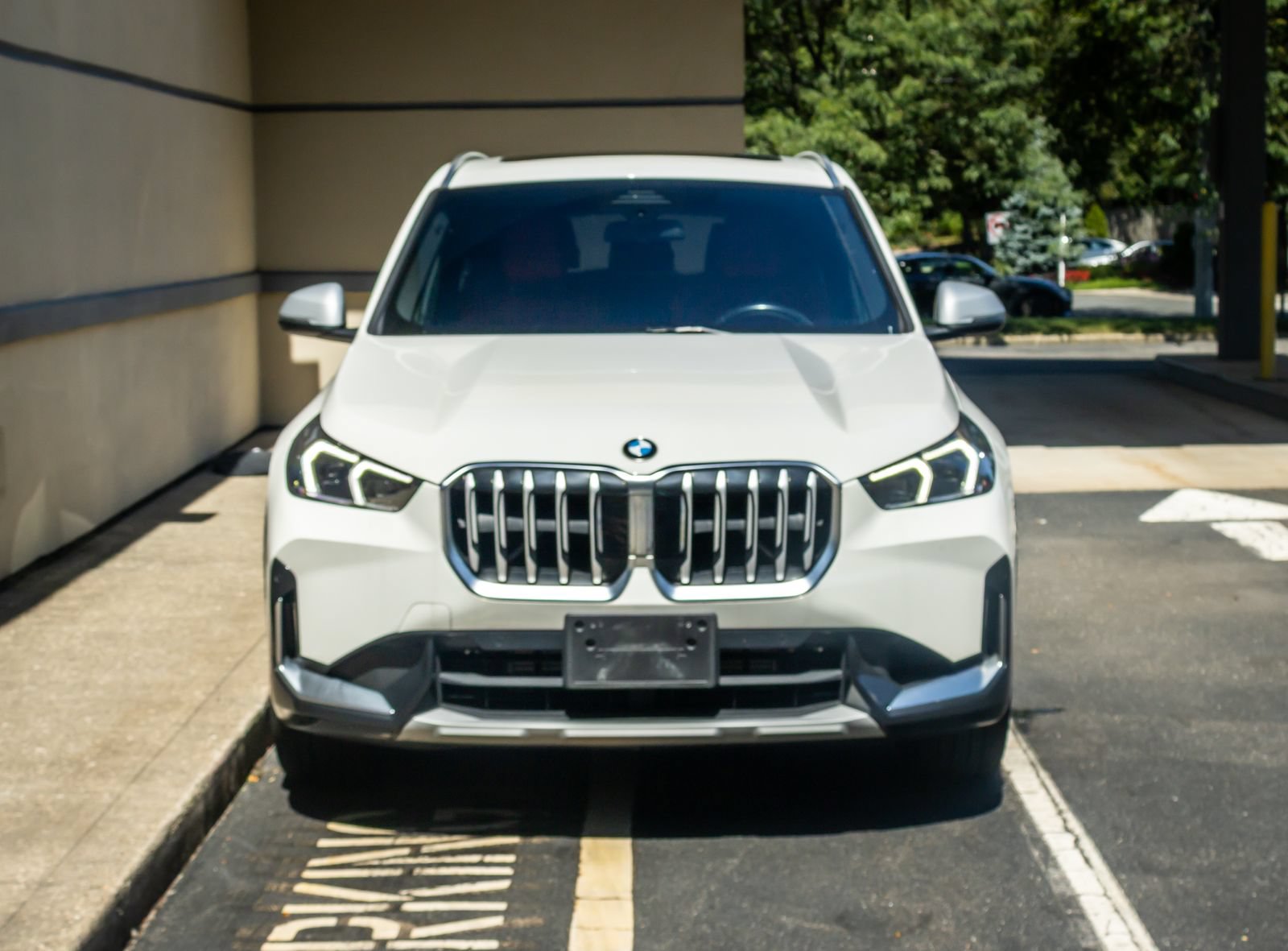 Used 2023 BMW X1 xDrive28i w/ Convenience Package AWD/4WD image 3