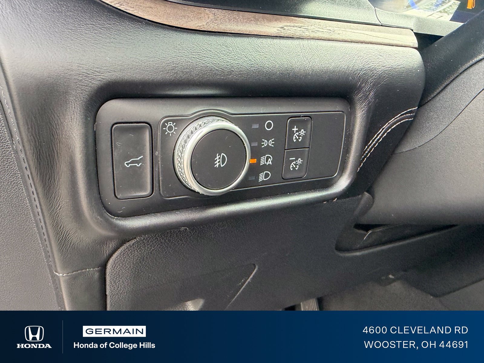 Used 2020 Ford Explorer Platinum w/ Premium Technology Package AWD/4WD image 19