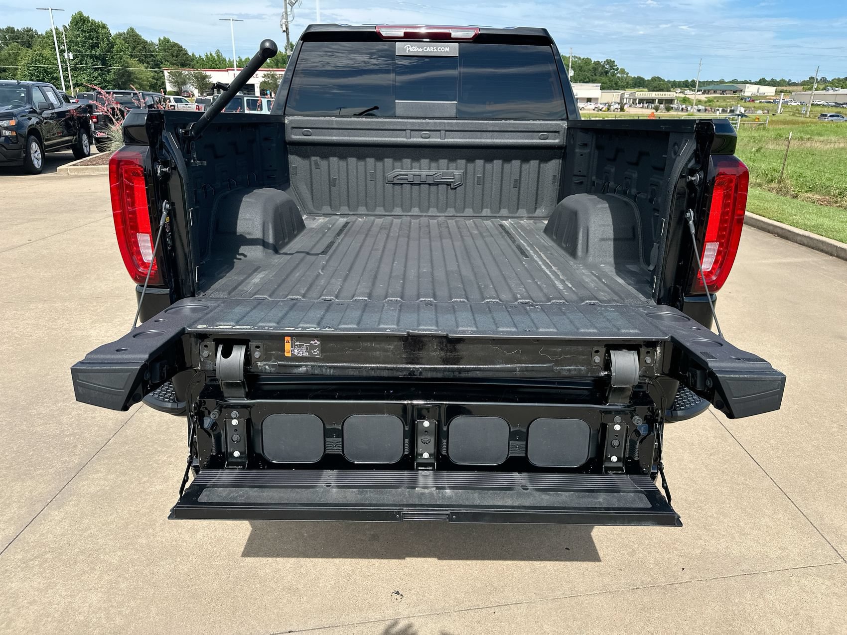Used 2024 GMC Sierra 1500 AT4 w/ AT4 Preferred Package AWD/4WD image 23
